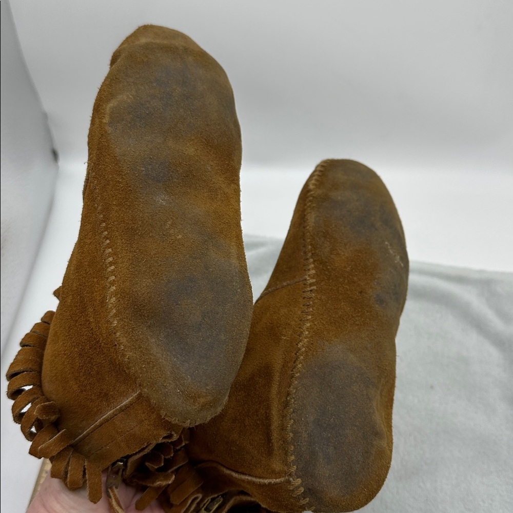 Vintage Moccasin Soft Bottom Ankle Suede Bootie’s With Fringe & Back Zip Closure - Picture 4 of 7